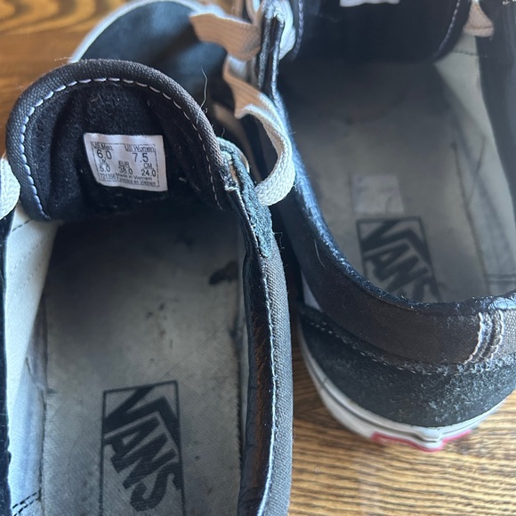 Vans Old Skool Skate Shoes - Picture 4 of 7